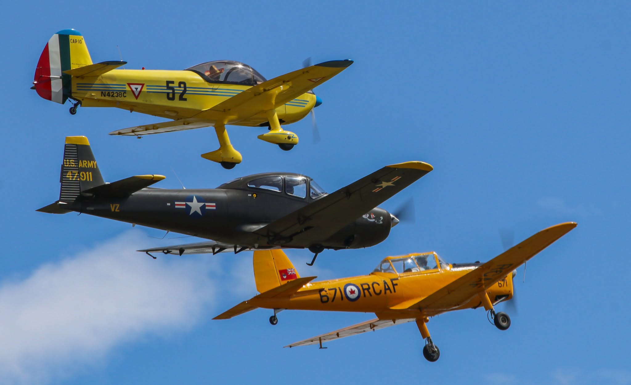 Navion 47.911 in close formation at Shuttleworth